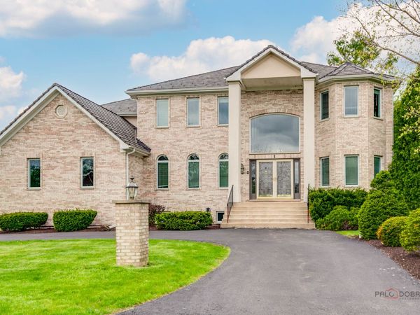 1 Enclave Way , Hawthorn Woods, IL 60047