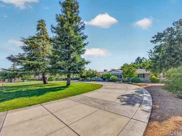 5325 N Greenwood Drive, Clovis, CA 93619