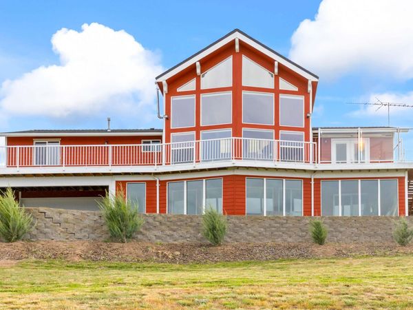 1803 NE Squire Drive, Madras, OR 97741