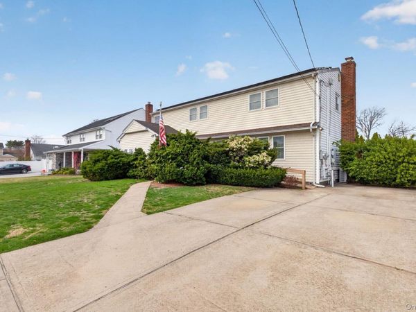 1710 Saint Marks Avenue , North Merrick, NY 11566