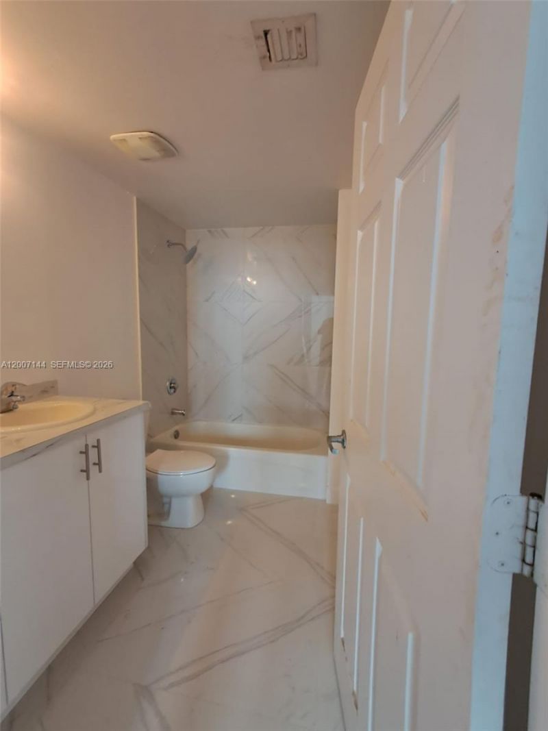 275 NE 18th St , Unit 1704, Miami, FL 33132 Photo