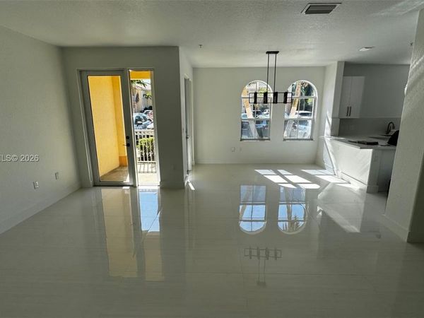 10012 NW 7th St , Unit 112, Miami, FL 33172