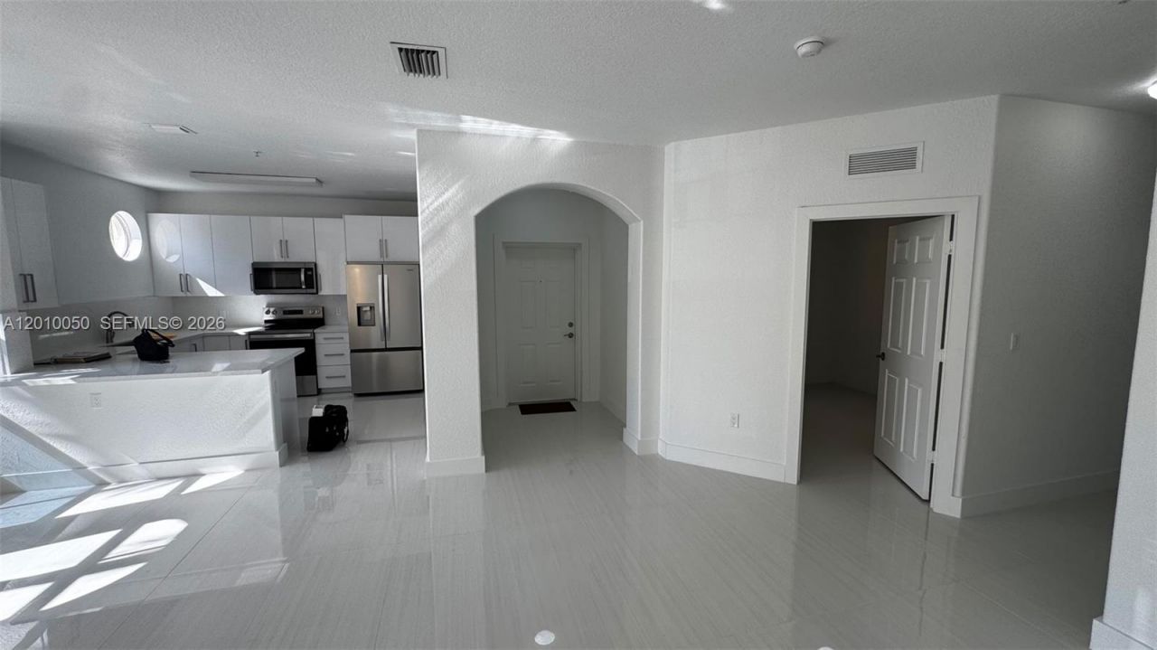 10012 NW 7th St , Unit 112, Miami, FL 33172 Photo