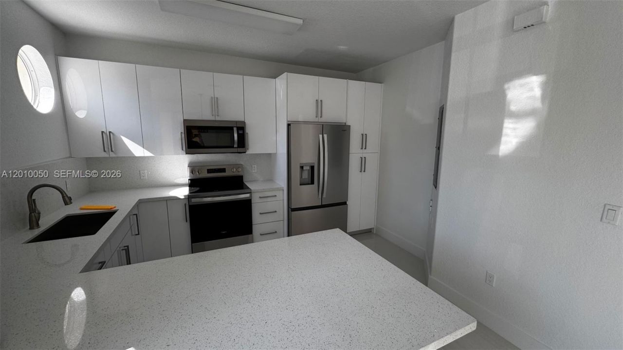 10012 NW 7th St , Unit 112, Miami, FL 33172 Photo