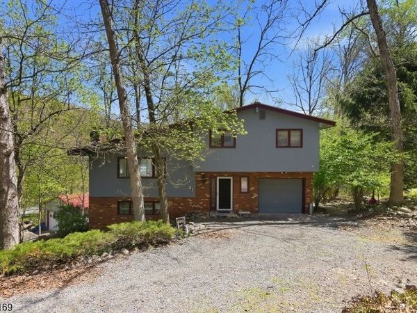 41 Crescent Dr, Byram, NJ 07821
