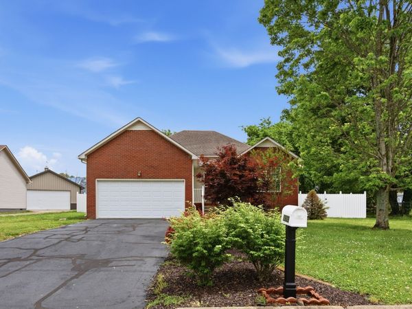 1909 Fieldstone Dr, Columbia, TN 38401