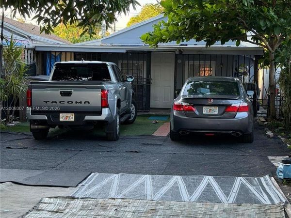 1111 NW 26th St , Miami, FL 33127