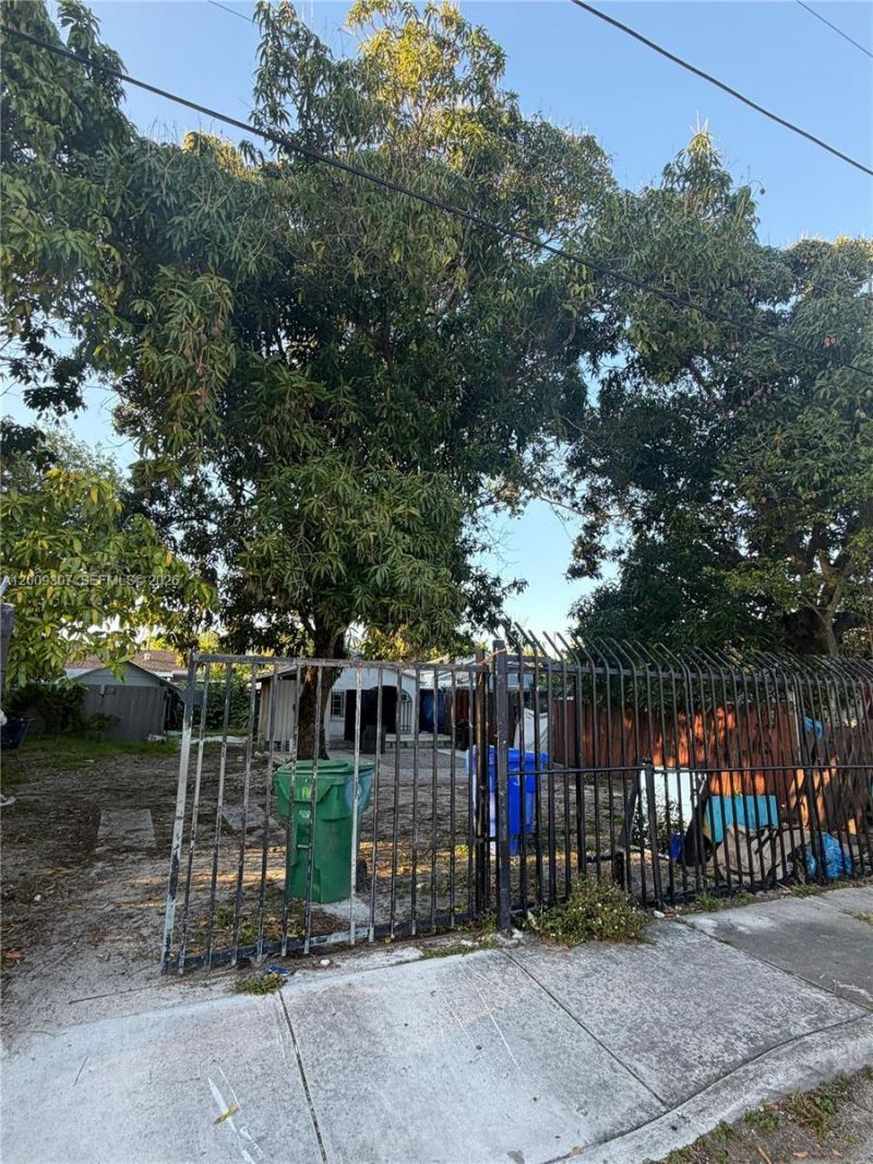 1111 NW 26th St, Miami, FL 33127 Photo