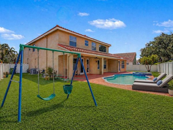 18901 SW 15th St, Pembroke Pines, FL 33029