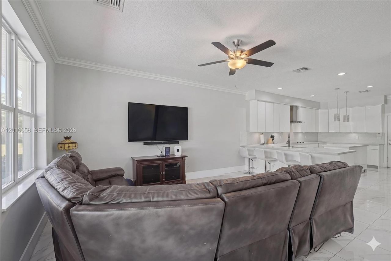 18901 SW 15th St, Pembroke Pines, FL 33029 Photo