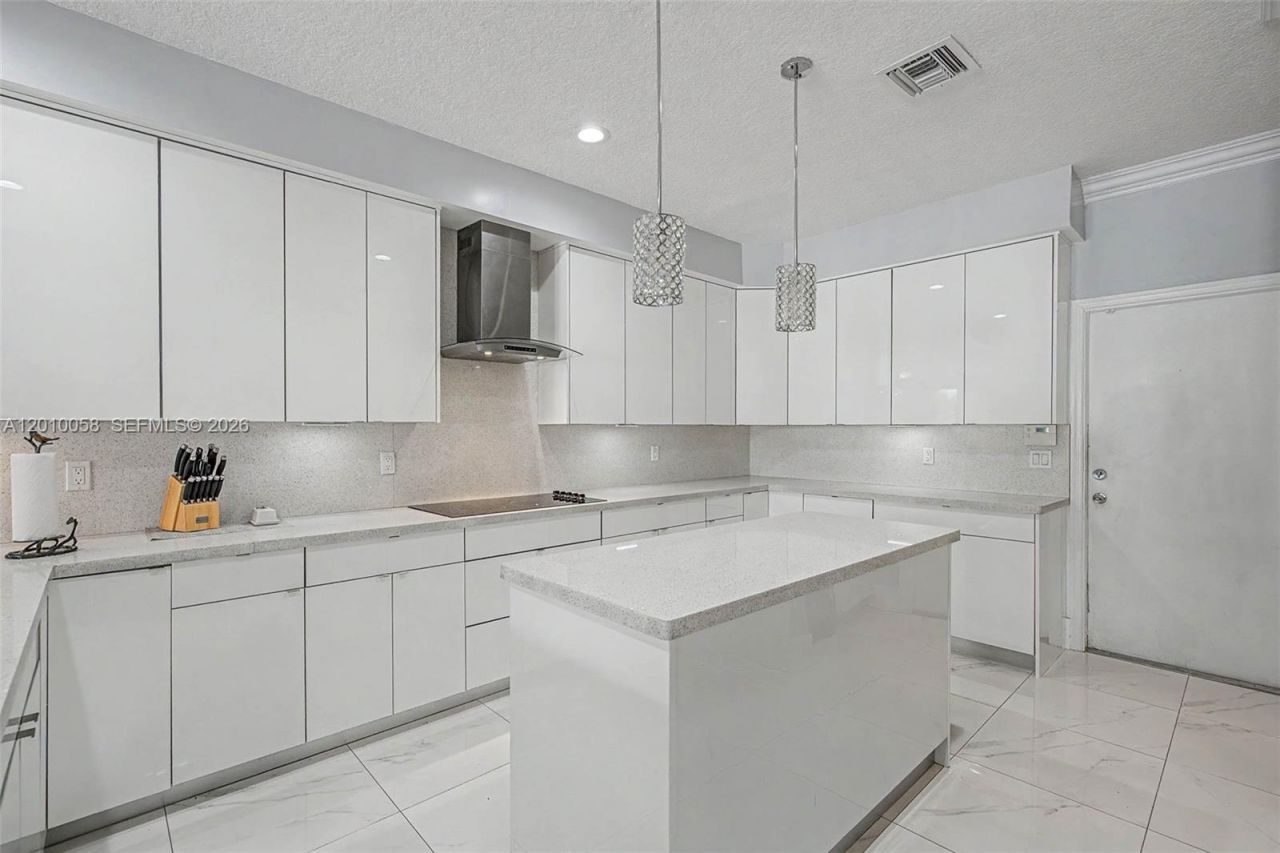 18901 SW 15th St, Pembroke Pines, FL 33029 Photo