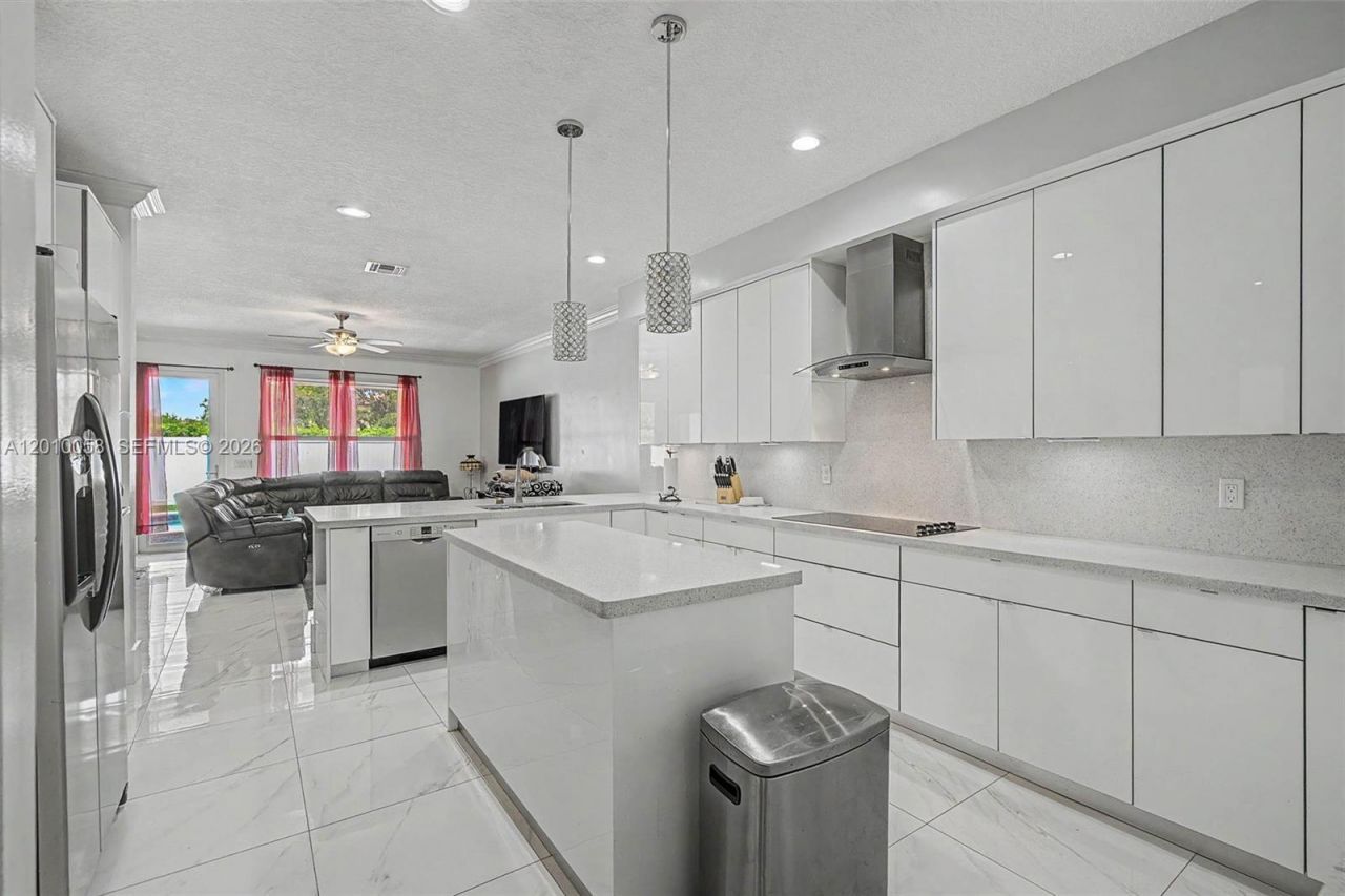 18901 SW 15th St, Pembroke Pines, FL 33029 Photo