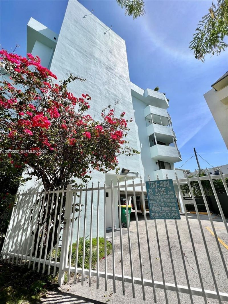 1990 Marseille Dr , Unit 303, Miami Beach, FL 33141 Photo