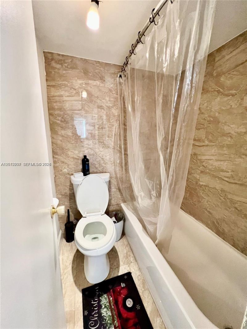 1990 Marseille Dr , Unit 303, Miami Beach, FL 33141 Photo
