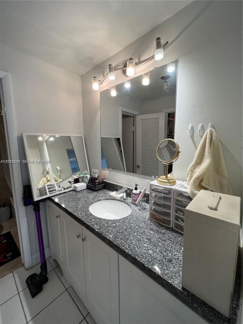 1990 Marseille Dr , Unit 303, Miami Beach, FL 33141 Photo