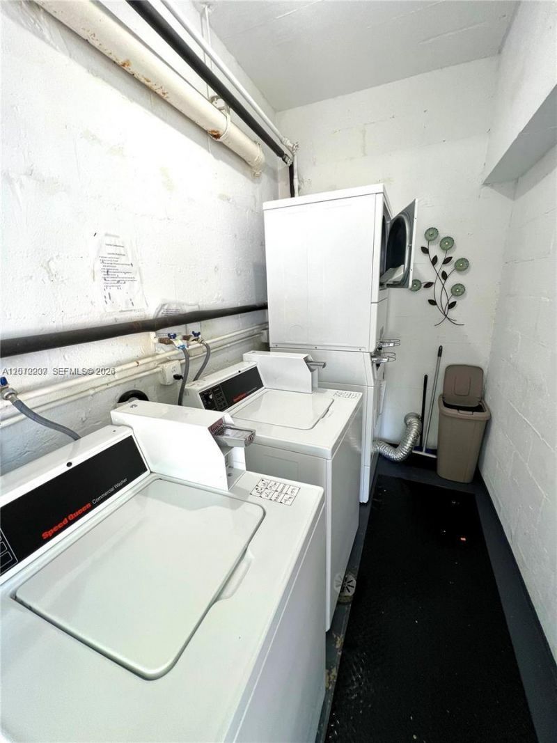 1990 Marseille Dr , Unit 303, Miami Beach, FL 33141 Photo
