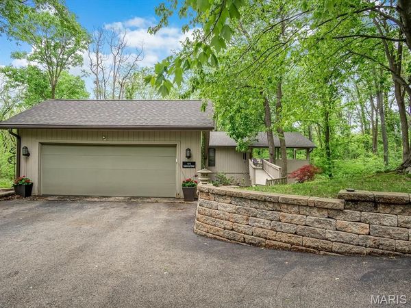 44 Larkmoor Drive, Glen Carbon, IL 62034