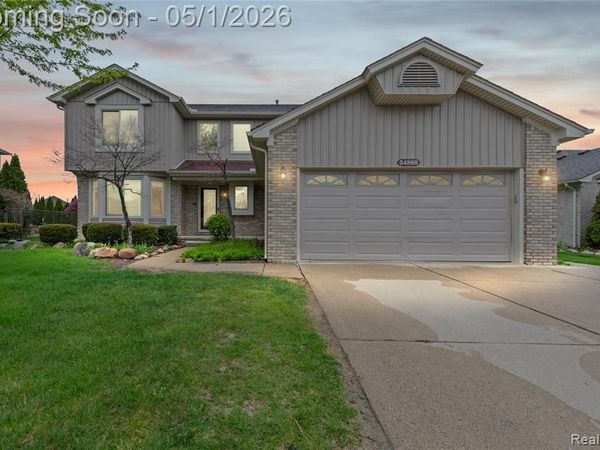 54860 Pimenta Drive, Macomb Twp, MI 48042