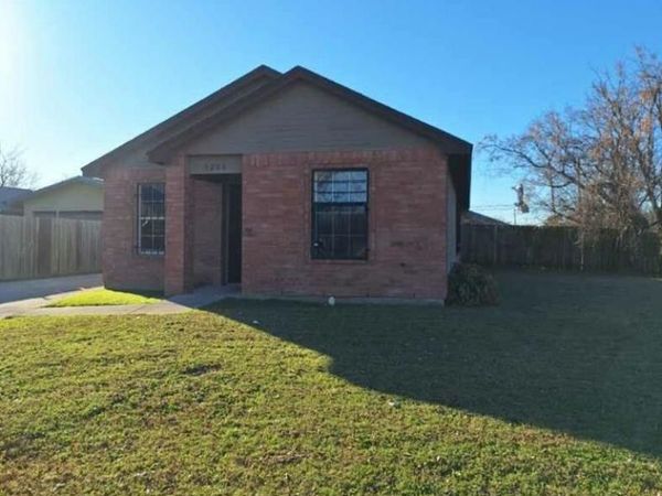 5200 Carol Avenue, Fort Worth, TX 76105