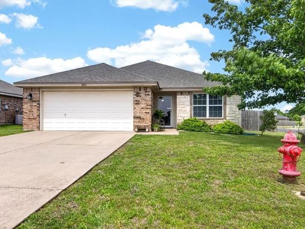 621 Apple Cross Drive , Robinson, TX 76706