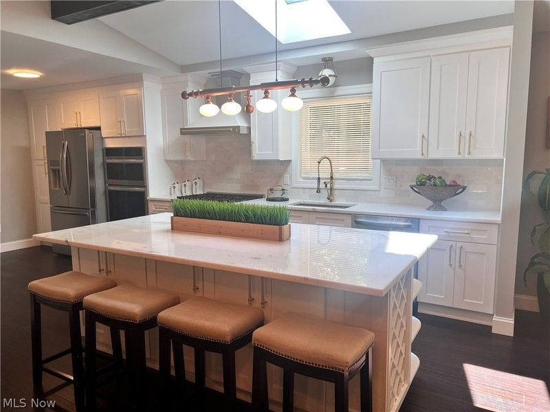 704 Echo Drive, Gates Mills, OH 44040 Photo 2