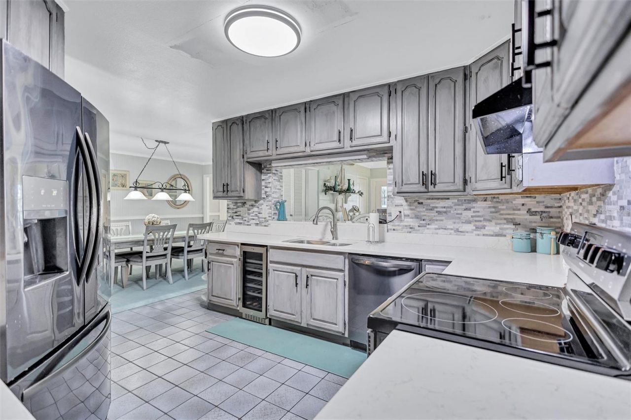 563 Lewis Boulevard Se, Saint Petersburg, FL 33705 Photo