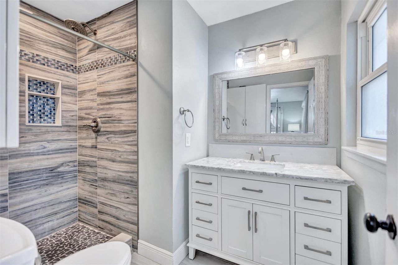 563 Lewis Boulevard Se, Saint Petersburg, FL 33705 Photo