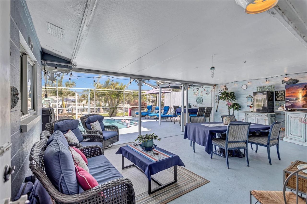 563 Lewis Boulevard Se, Saint Petersburg, FL 33705 Photo