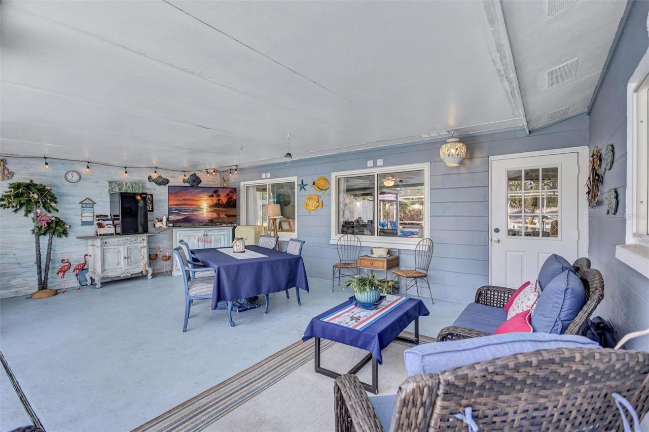 563 Lewis Boulevard Se, Saint Petersburg, FL 33705 Photo