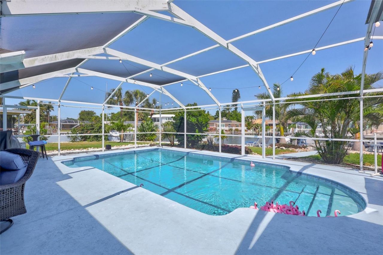 563 Lewis Boulevard Se, Saint Petersburg, FL 33705 Photo