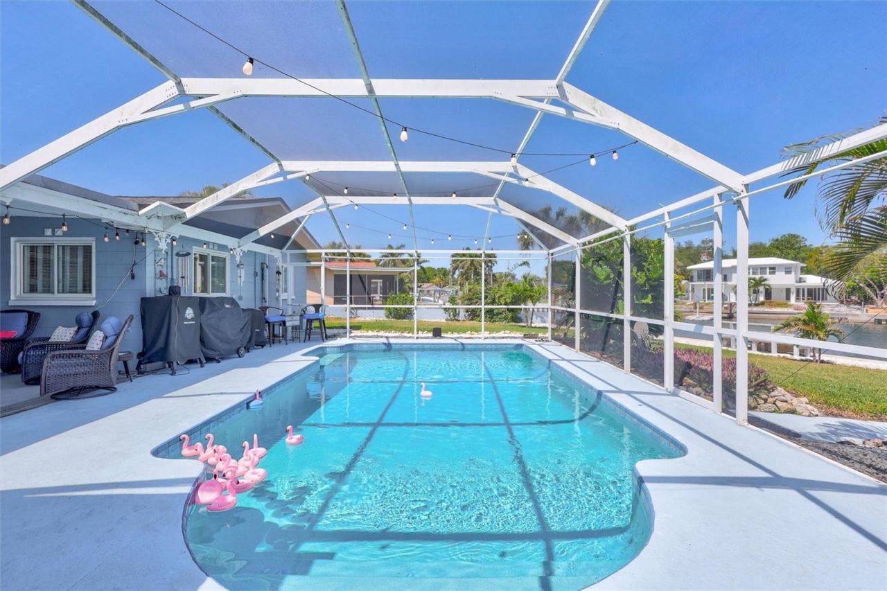 563 Lewis Boulevard Se, Saint Petersburg, FL 33705 Photo
