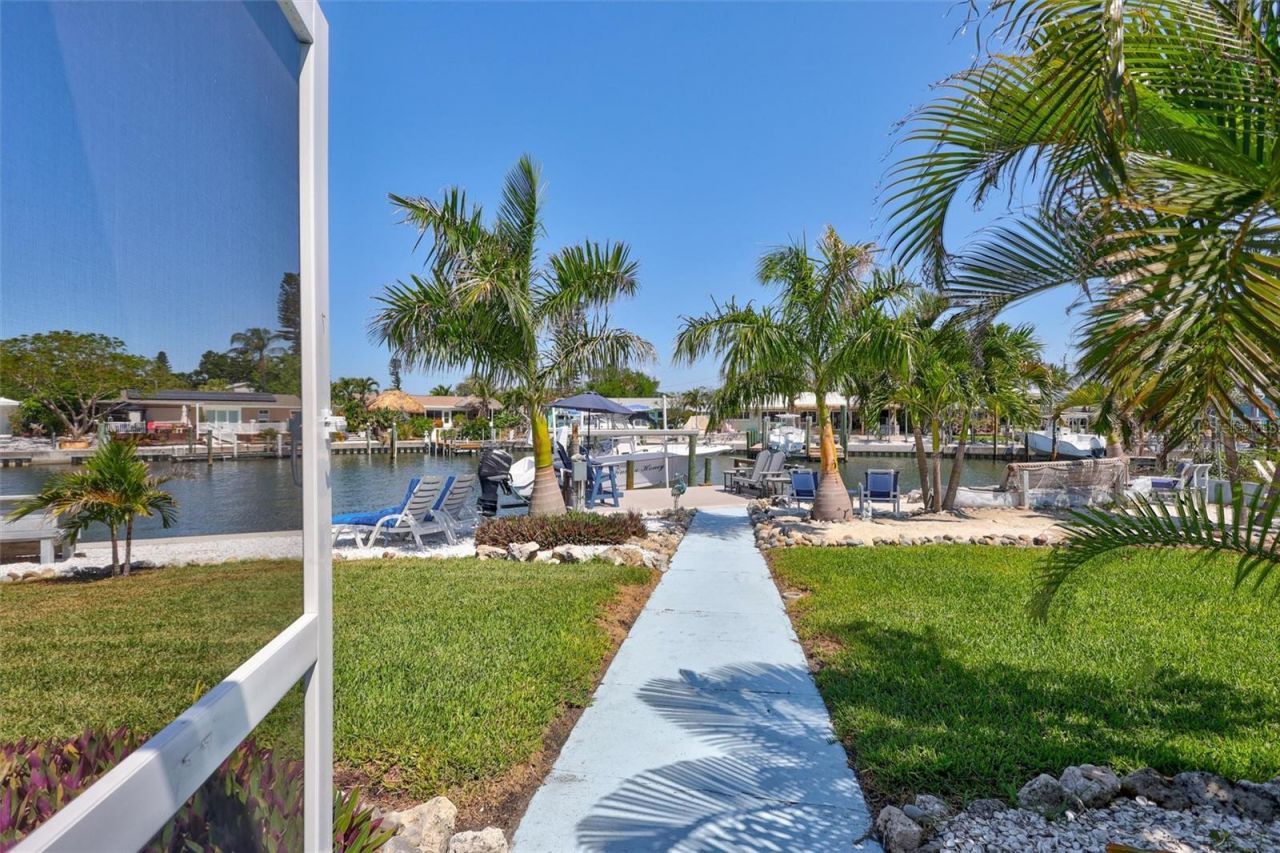 563 Lewis Boulevard Se, Saint Petersburg, FL 33705 Photo