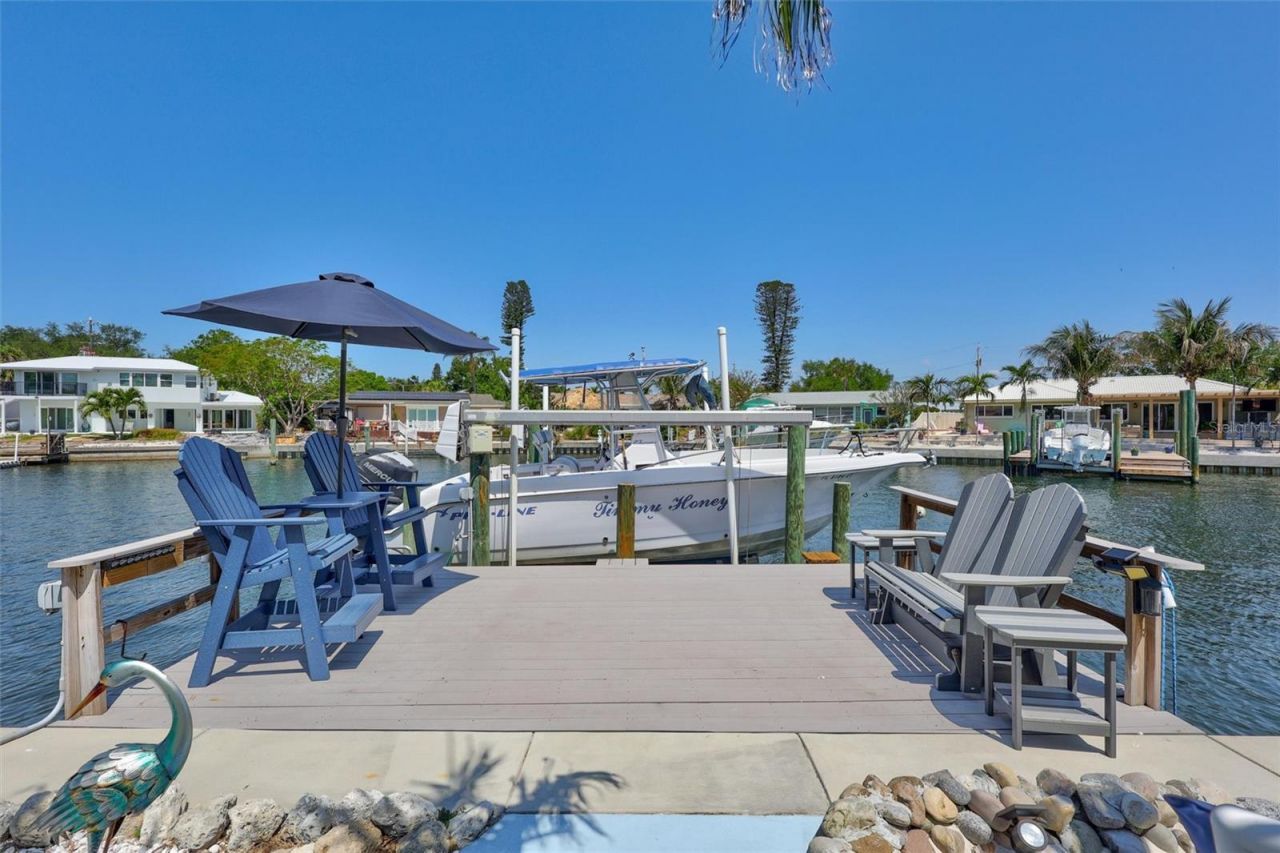 563 Lewis Boulevard Se, Saint Petersburg, FL 33705 Photo