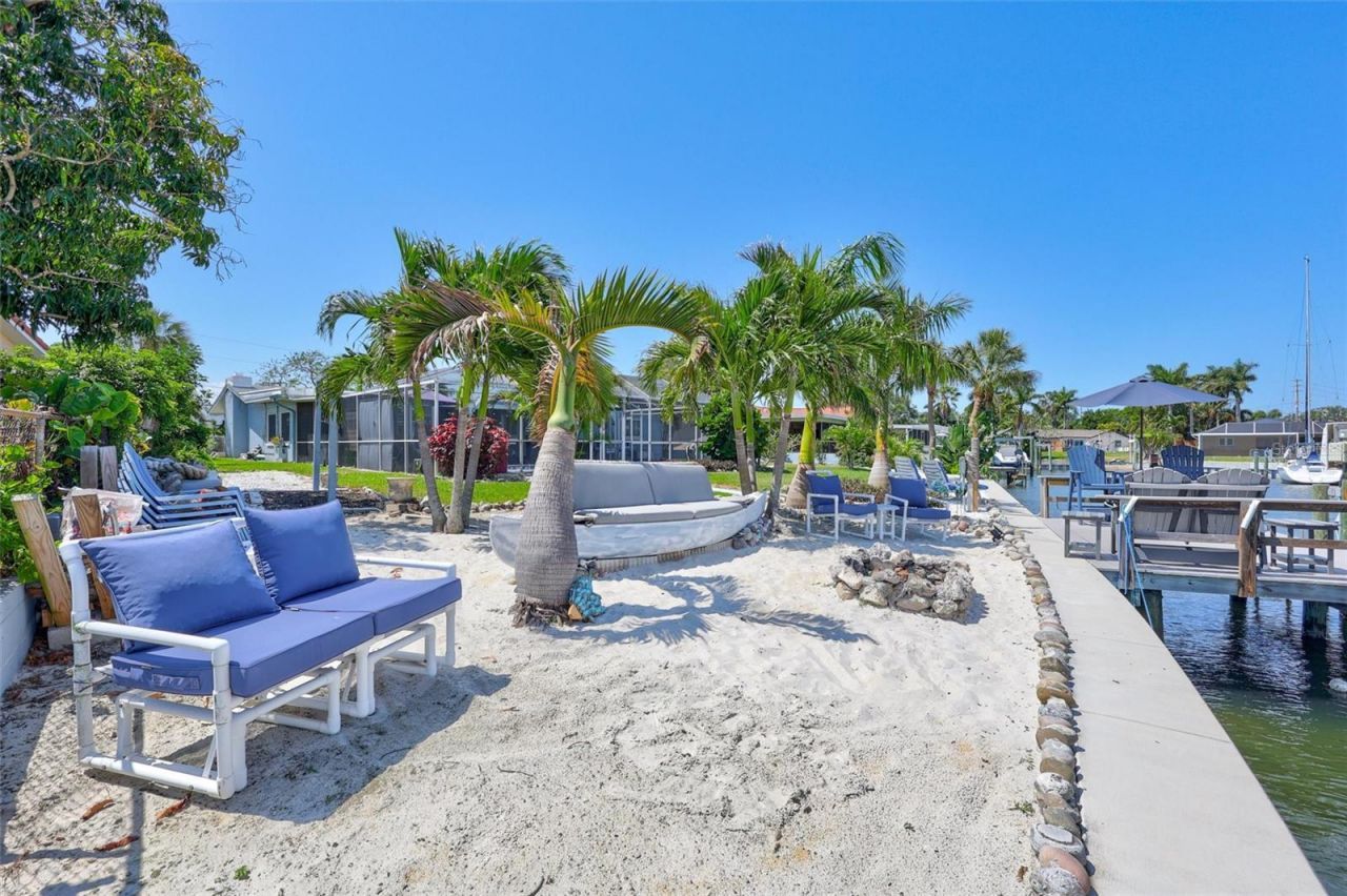 563 Lewis Boulevard Se, Saint Petersburg, FL 33705 Photo