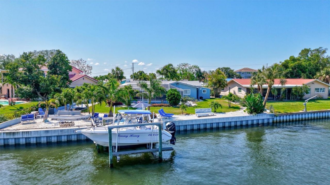 563 Lewis Boulevard Se, Saint Petersburg, FL 33705 Photo