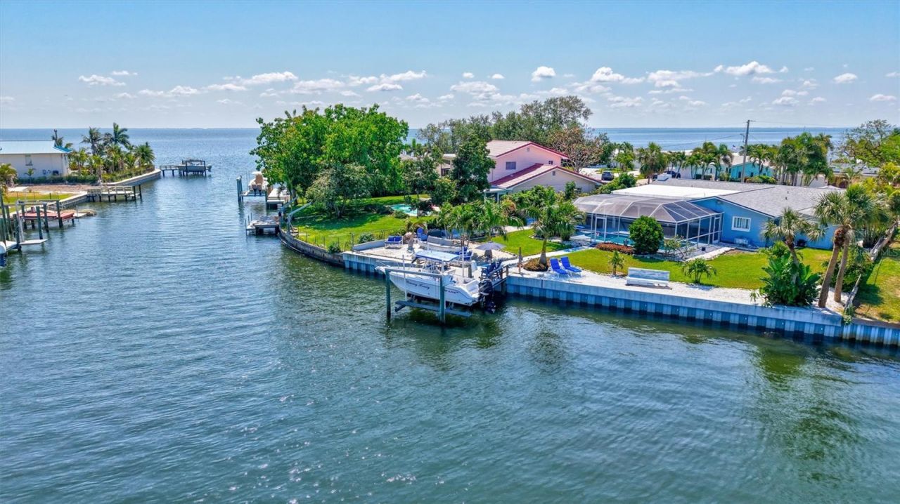 563 Lewis Boulevard Se, Saint Petersburg, FL 33705 Photo