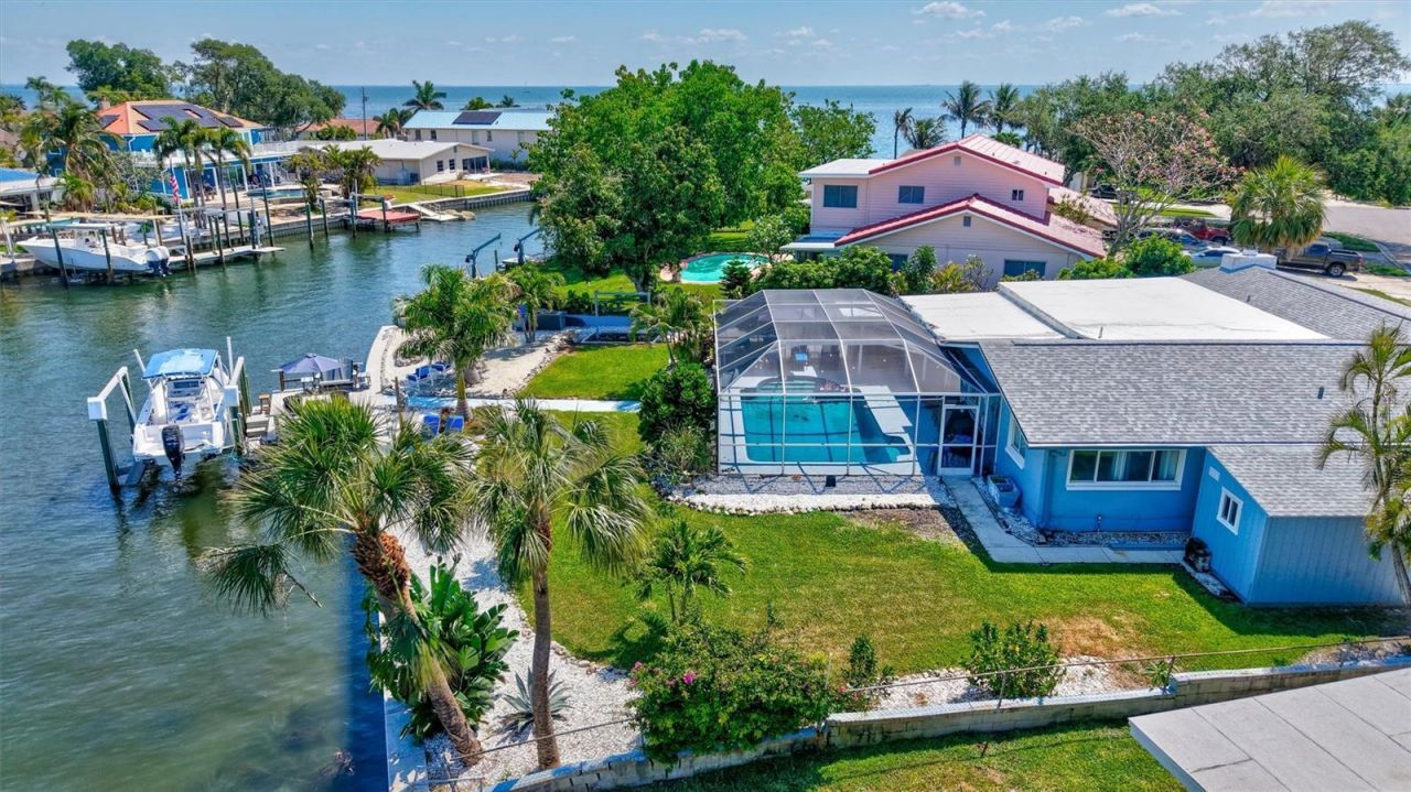 563 Lewis Boulevard Se, Saint Petersburg, FL 33705 Photo