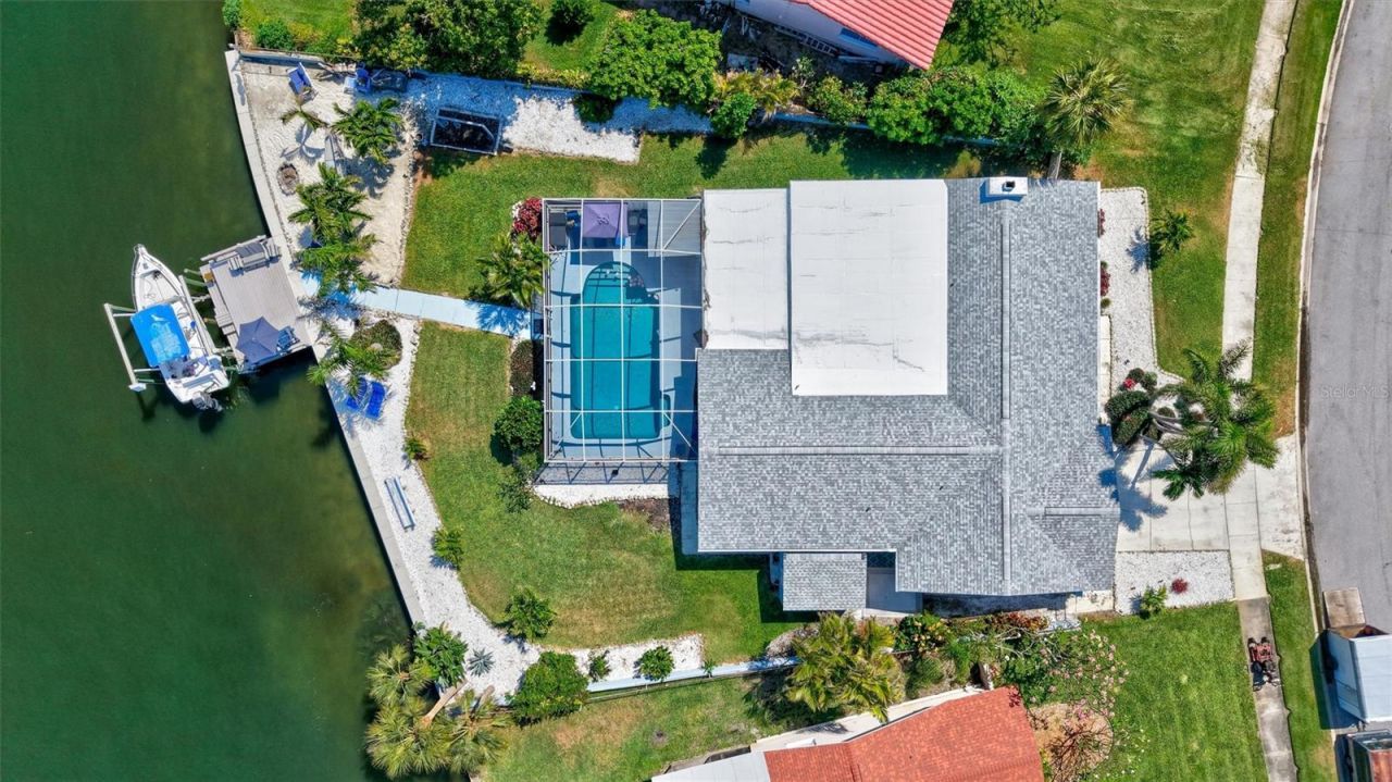 563 Lewis Boulevard Se, Saint Petersburg, FL 33705 Photo