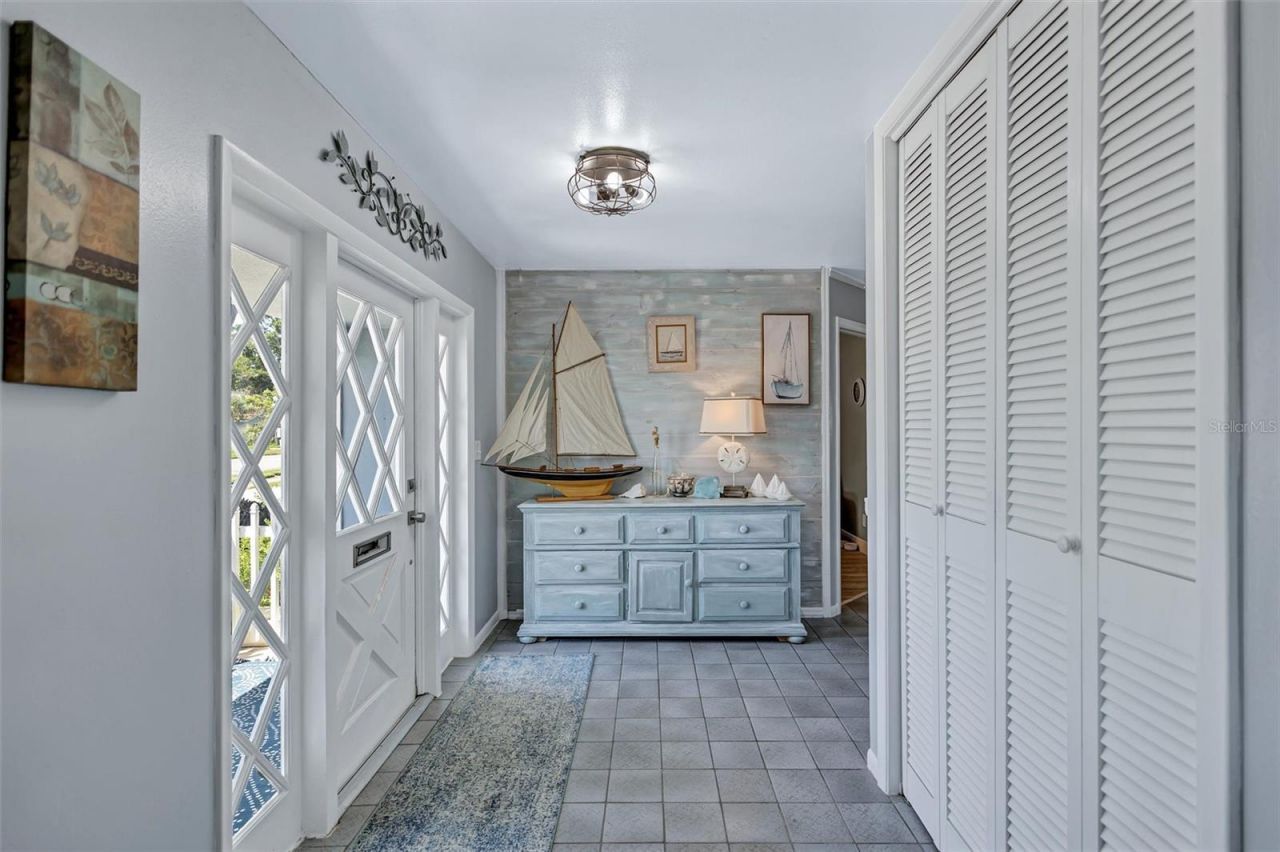 563 Lewis Boulevard Se, Saint Petersburg, FL 33705 Photo