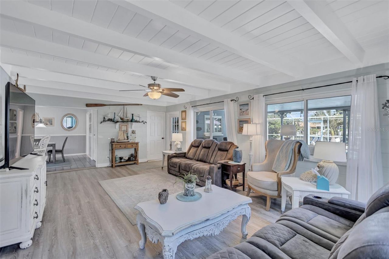 563 Lewis Boulevard Se, Saint Petersburg, FL 33705 Photo