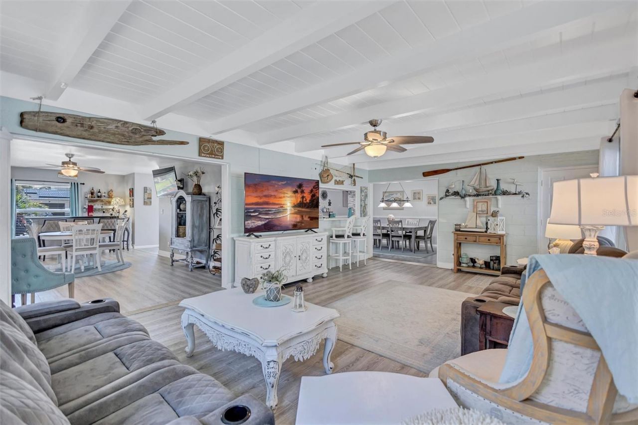 563 Lewis Boulevard Se, Saint Petersburg, FL 33705 Photo