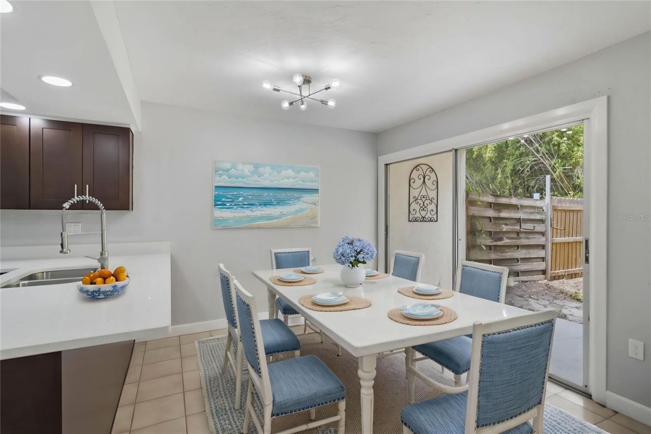 1125 Longfellow Way, Unit 125-B, Sarasota, FL 34243 Photo