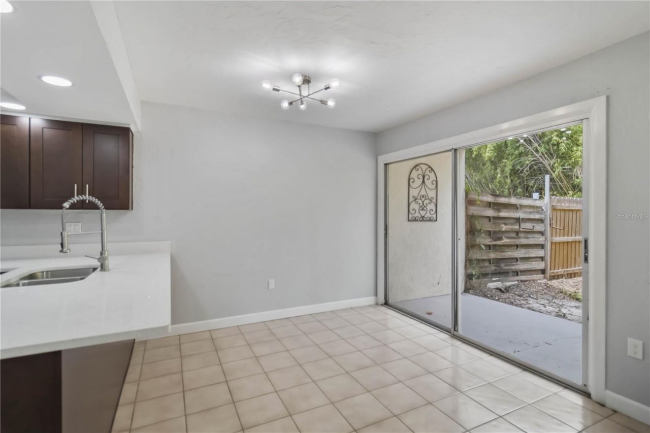 1125 Longfellow Way, Unit 125-B, Sarasota, FL 34243 Photo