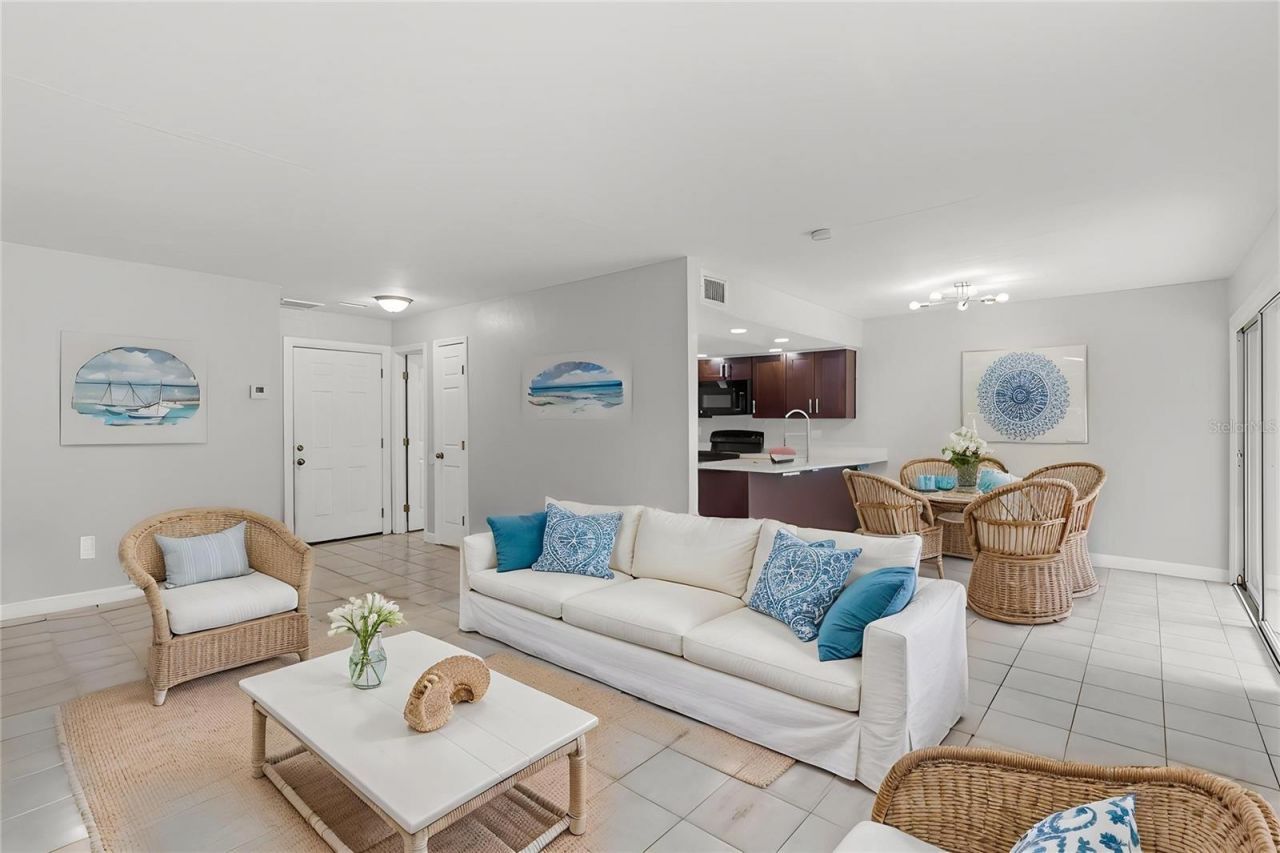 1125 Longfellow Way, Unit 125-B, Sarasota, FL 34243 Photo