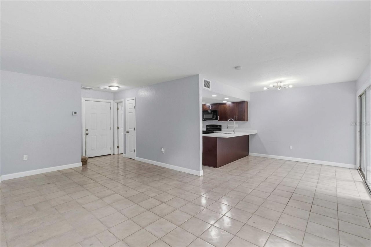 1125 Longfellow Way, Unit 125-B, Sarasota, FL 34243 Photo