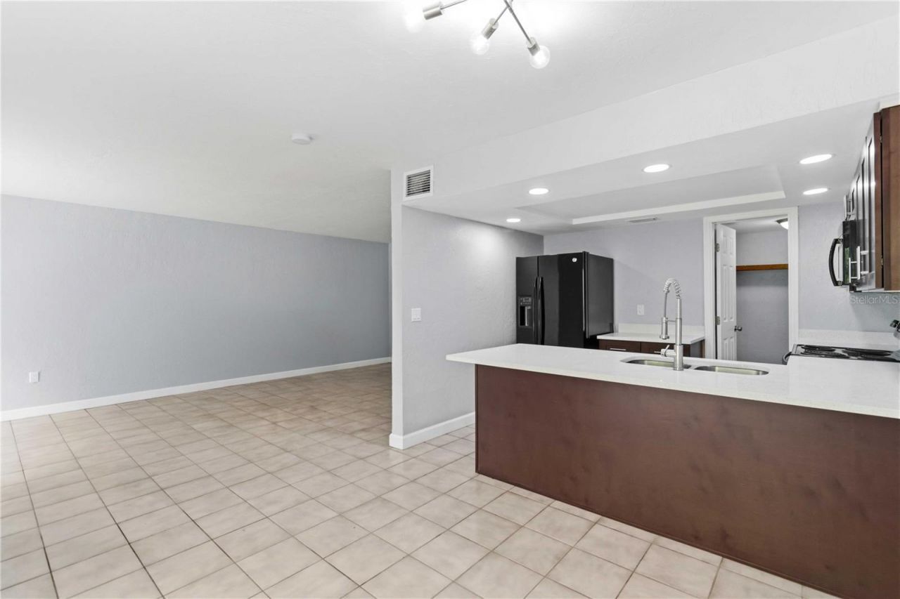 1125 Longfellow Way, Unit 125-B, Sarasota, FL 34243 Photo
