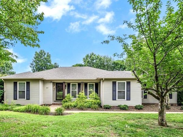 801 Douglas Dr , Lawrenceburg, TN 38464