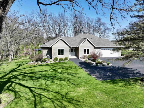 5609 N COUNTY ROAD F, Janesville, WI 53545