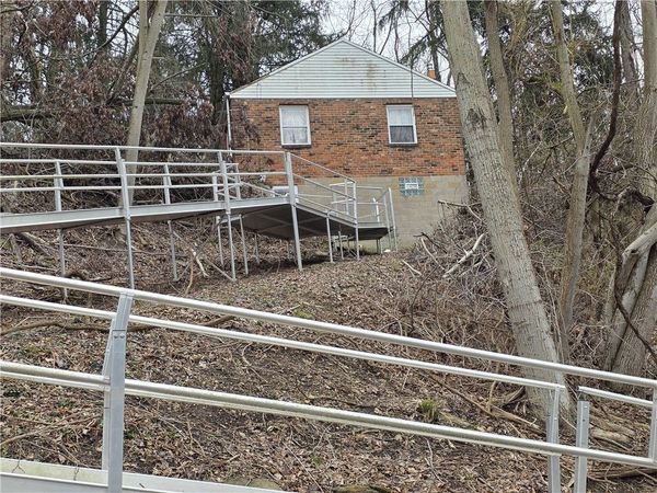809 Hillgrove, Pittsburgh, PA 15216