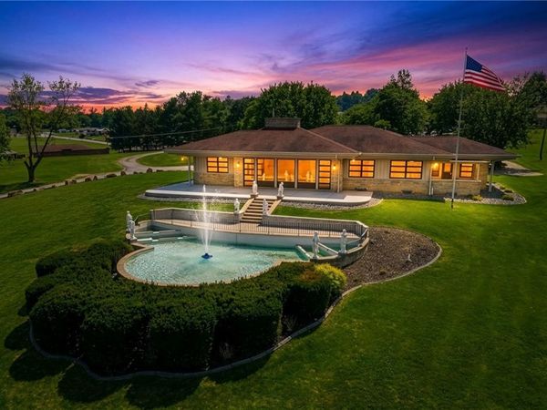 102 Peasant Village Ln, Rostraver, PA 15012